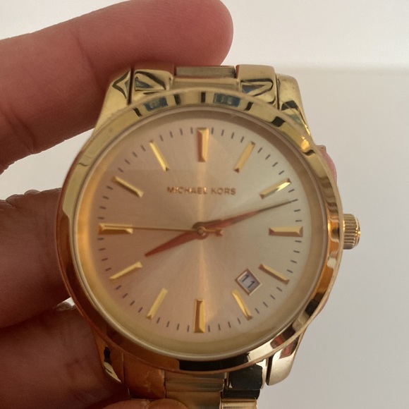 Gold Michael Kors Watch. - Picture 6 of 6